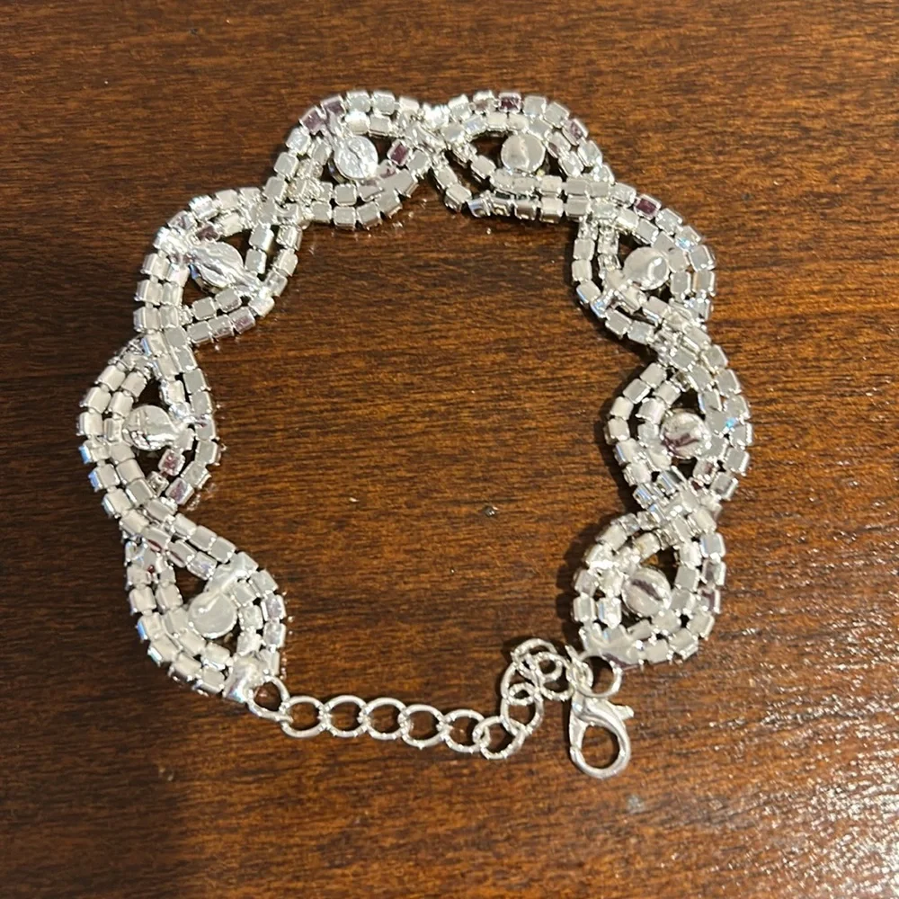 Elegant Silver Crystal Bracelet ya